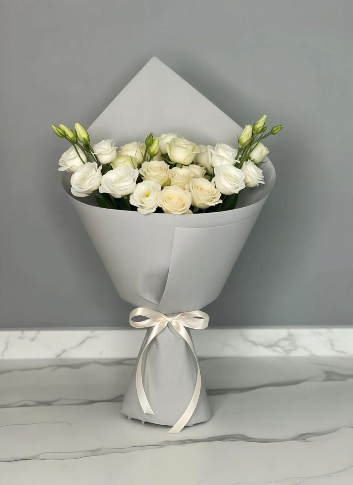 Букет цветов из: Розы и Лизиантусы в Перевицкий Торжок