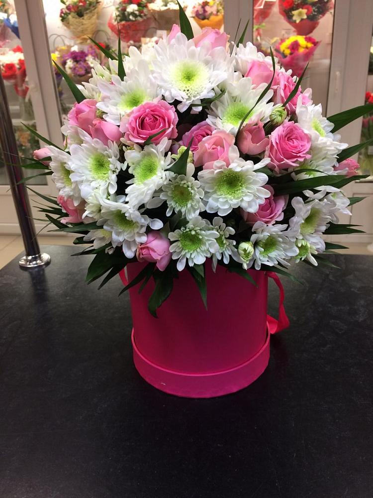 Цветочная композиция из Розы и Хризантемы в шляпной коробке в Перевицкий Торжок