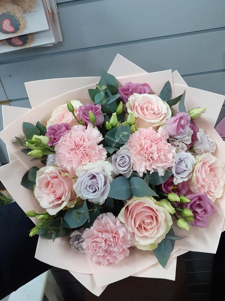 Букет цветов из: Розы, Гвоздики и Лизиантусы в Перевицкий Торжок